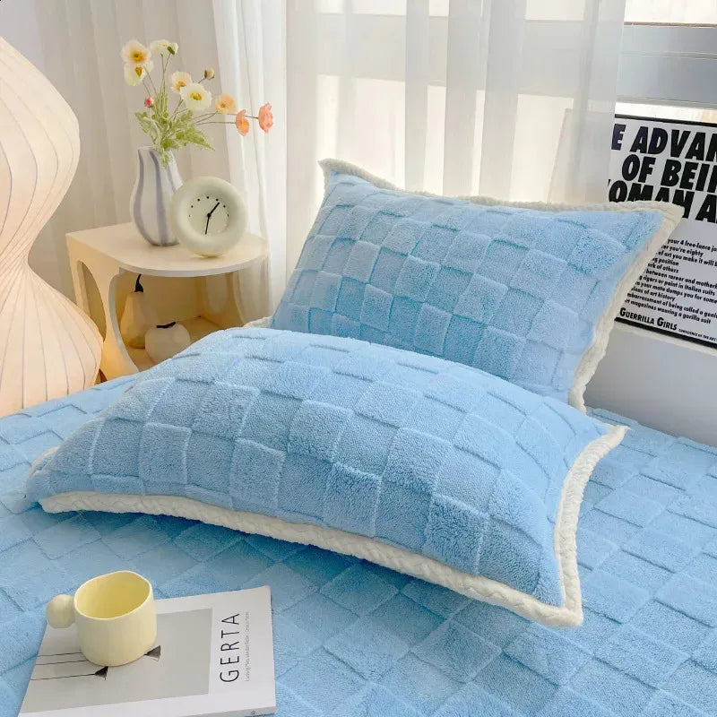 Luxurious Plush Checkered Bedspread Set - Blue, Soft Polyester, Queen Size — Image 4